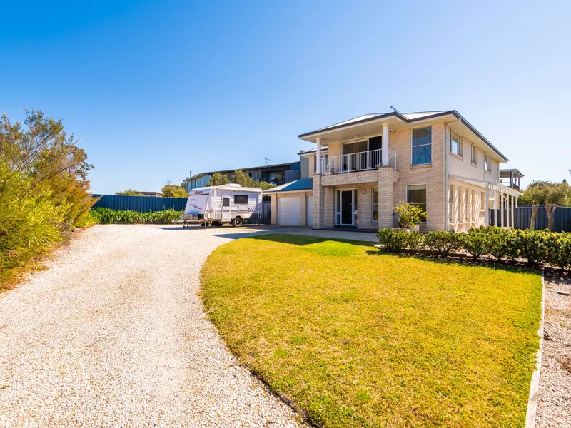 BIG HOME - ENTERTAINER'S DREAM