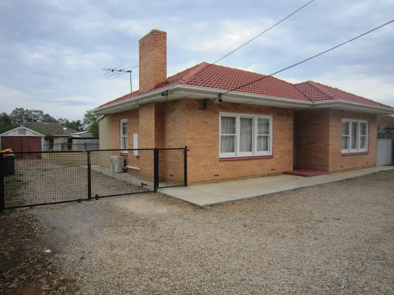 NEAT HOME CLOSE TO PARABANKS