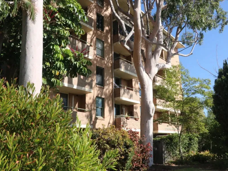 FIRST FLOOR APARTMENT IN SECURE COMPLEX!