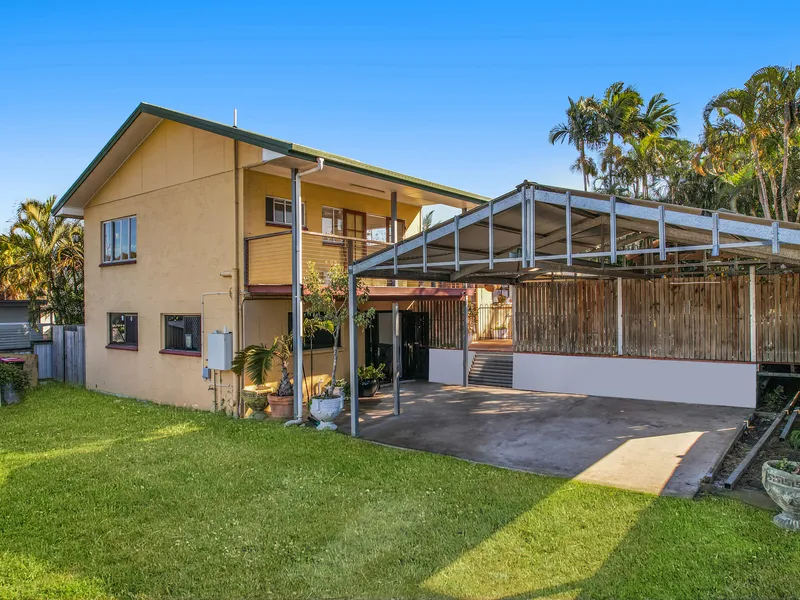 Pool, gazebo, FIVE bedrooms PLUS a granny flat!!