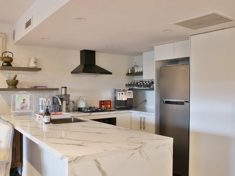 First Floor Apartment With Narrabeen Lagoon Outlook