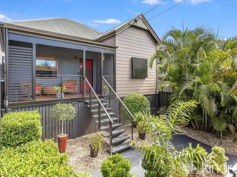 BAYSIDE MODERN CONTEMPORARY FAMILY LIVING