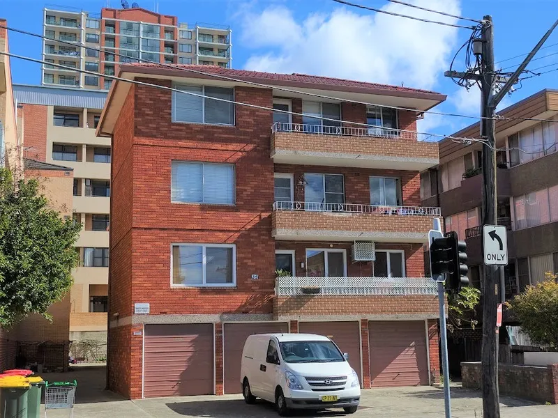 Well Maintained 2 Bedrooms Unit For Lease