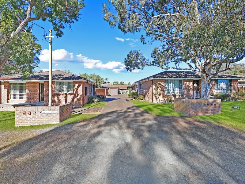 Pre registered attendance at viewings and auction only.