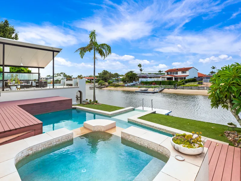 Fully Renovated Modern Family Home, North To wide Water, Moments to Broadbeach & Pacific Fair