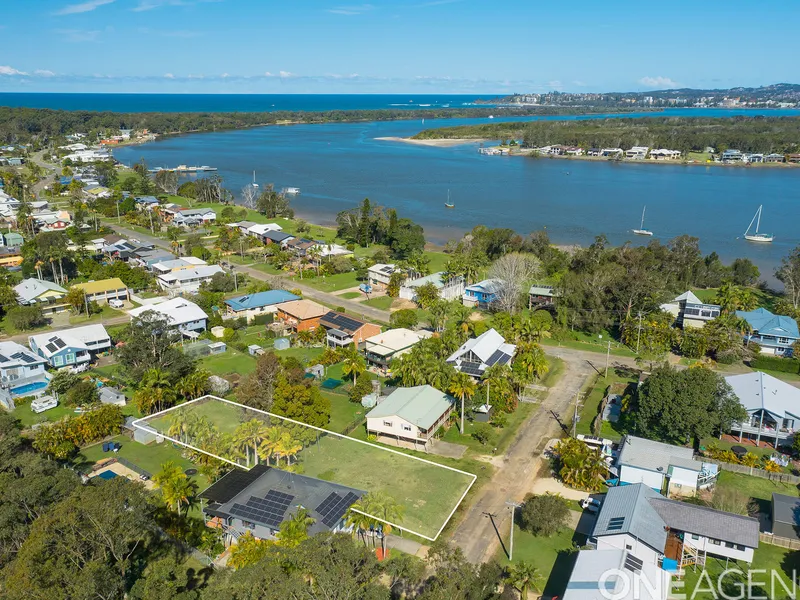 Gorgeous vacant block with water views