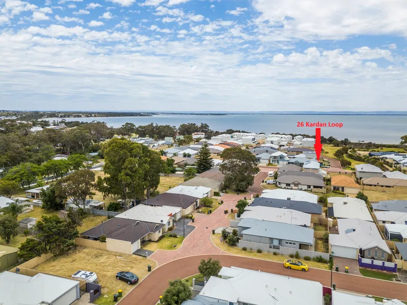 Great land overlooking parkland, 200m to estuary