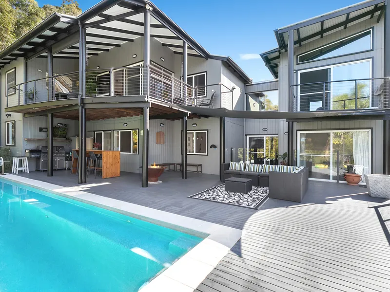 Charming entertainer nestled in peaceful setting