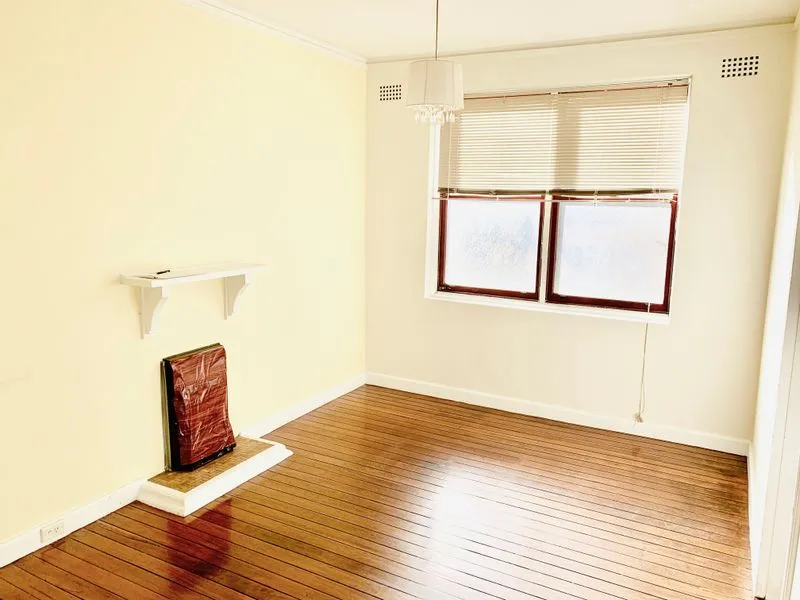 SUNNY & LARGE 2 Bedroom Apartment In Five Dock!