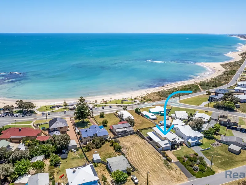 Commanding Falcon Bay views in the heart of the Bay