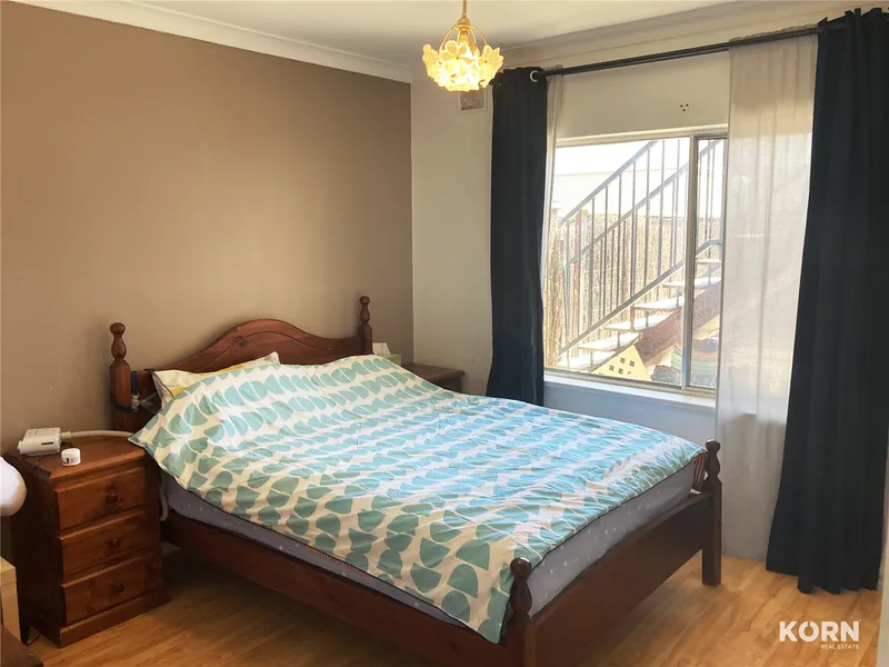 Ground floor unit, large and secure yard...Convenient location!!