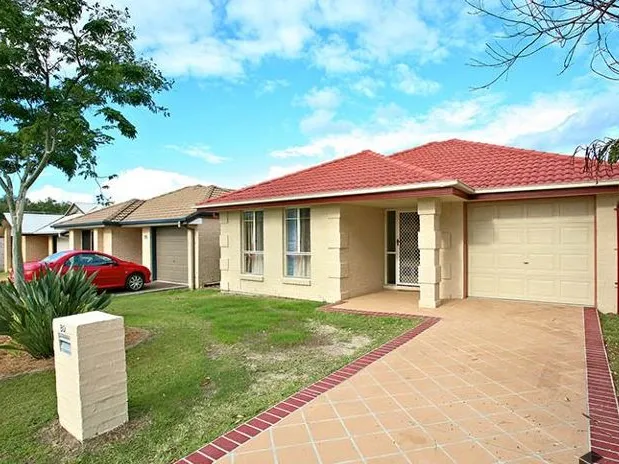 Clean and tidy family home, Close to Woodlinks school and shopping centre