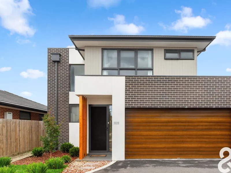 WALK TO THE TRAIN - BOUTIQUE LIVING