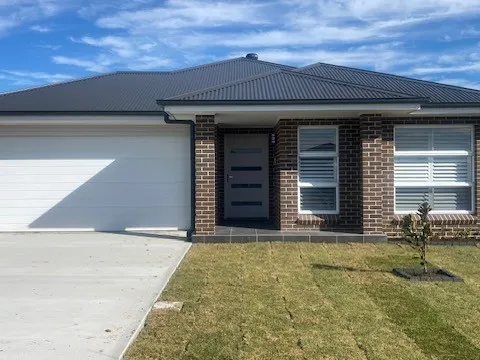 Four bedroom home in Lochinvar
