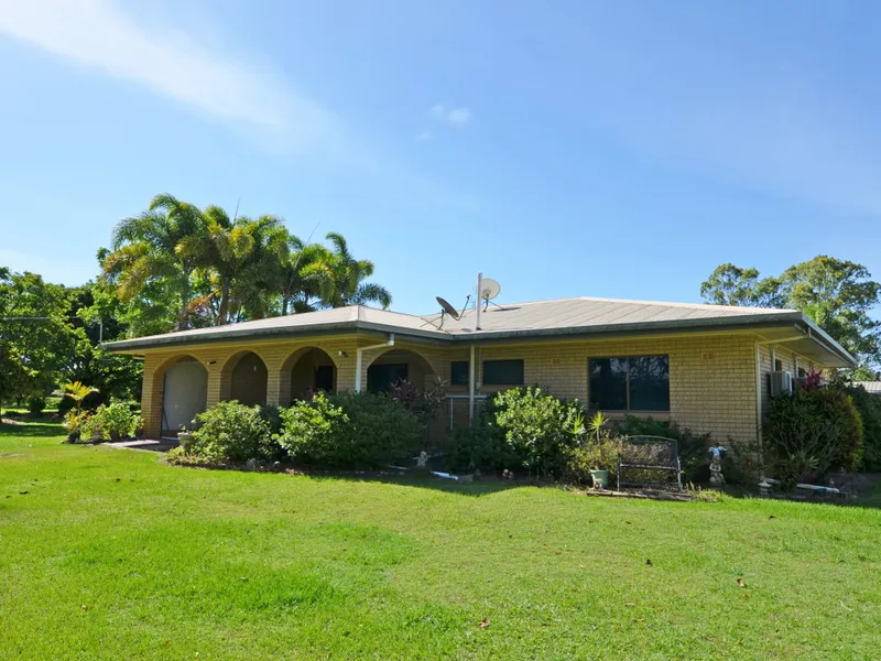 10 ACRES, 10 MINUTES FROM TOWN WITH WATER