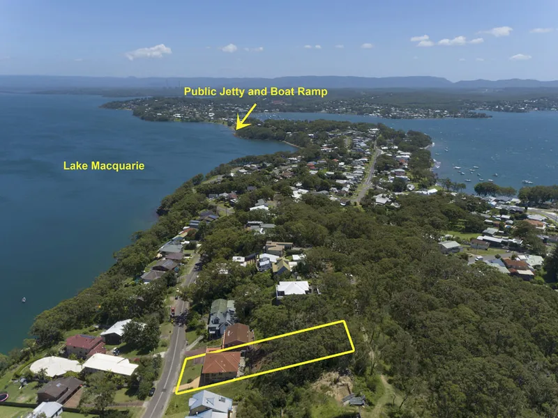 PANORAMIC LAKE VIEWS OVER PULBAH ISLAND
