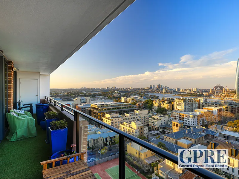 $3,680,000   Stunning Skyhome Apartment with Spectacular 270* Wraparound Views  