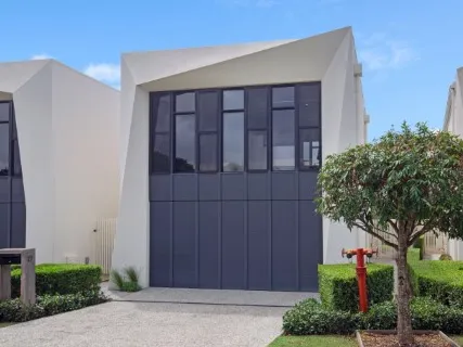 Prestigious Golf Course Living