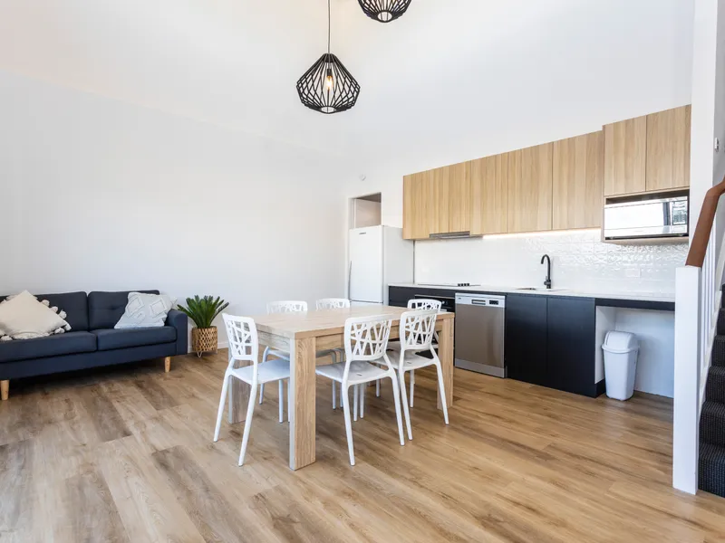 Modern 2 Bedroom Granny Flat with Utilities Included