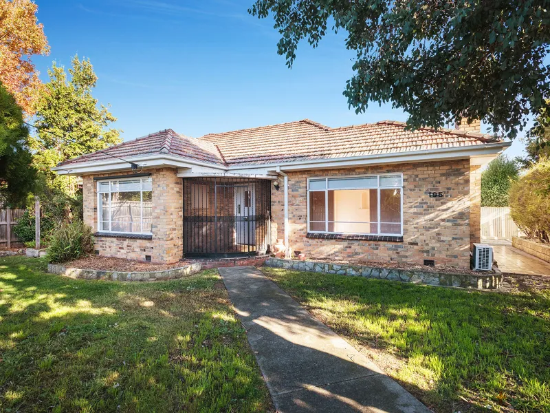 2 BEDROOM GEM | CORNER BLOCK | GREAT LOCATION