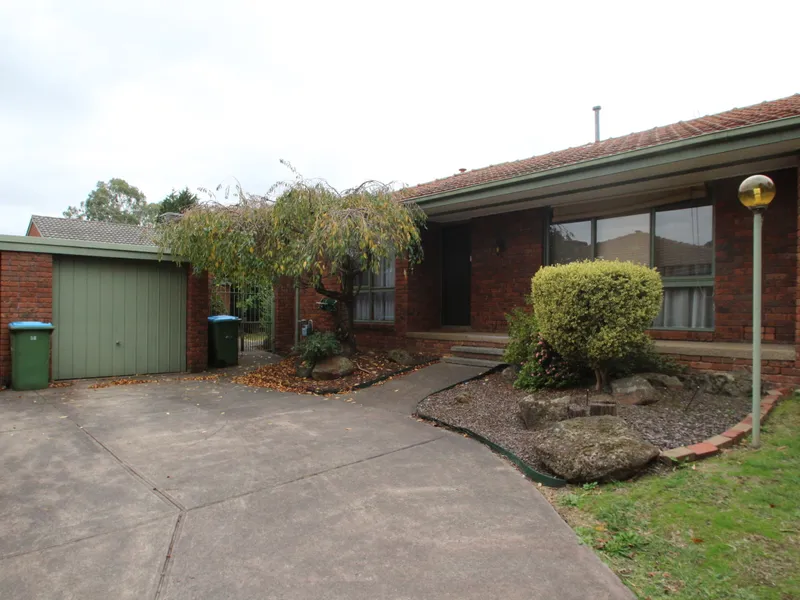 REAR 2 BEDROOM UNIT CLOSE TO SHOPS