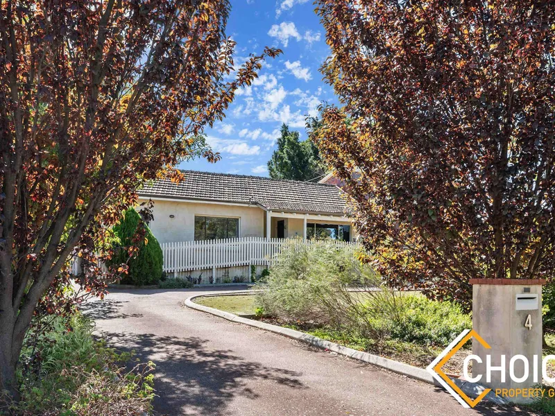 Be Quick - Large Two Storey Home Close to Schools and Shops in Kalamunda Center