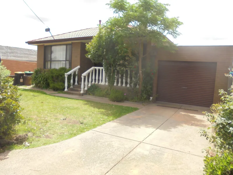 CLOSE TO CLAYTON CENTRAL , WESTALL SHOPS & SCHOOLS