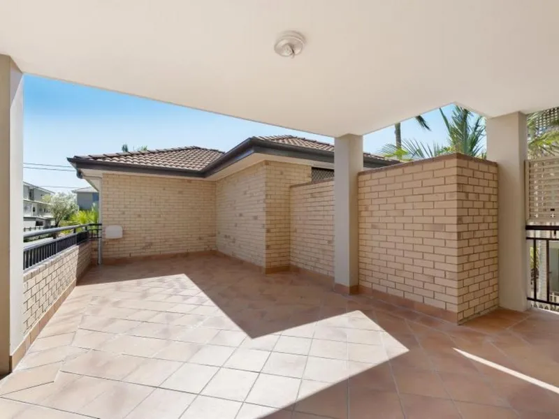 Large Outdoor Entertaining Area on Balcony