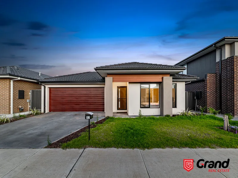 Nearly new family residence! 