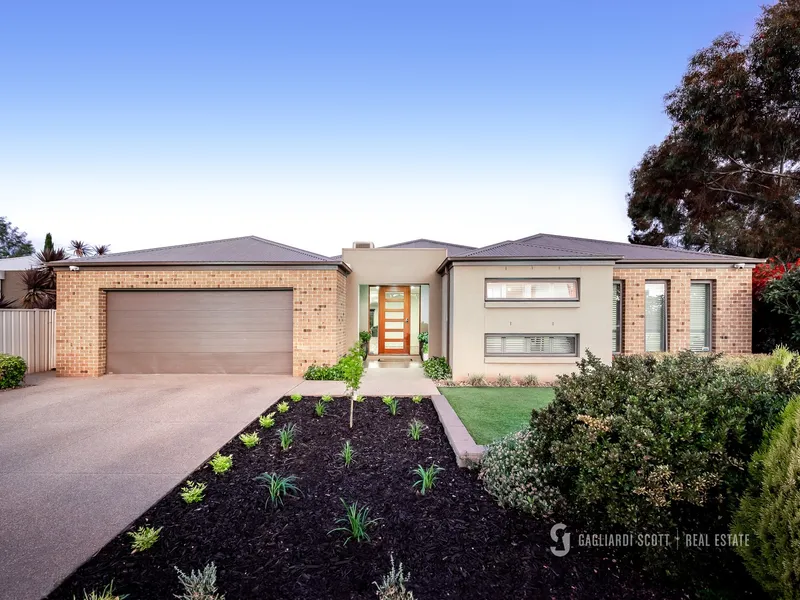 “Stylish Family Oasis in Kialla”