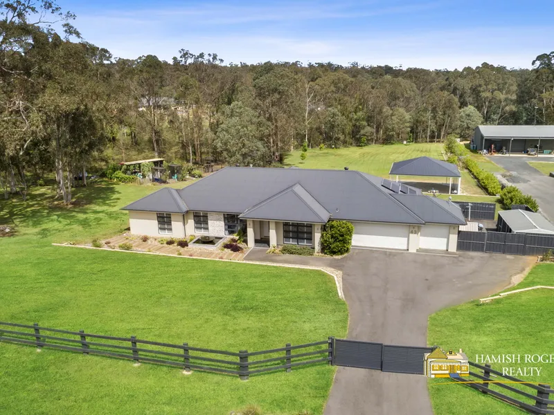 Superb Semi Rural Living!