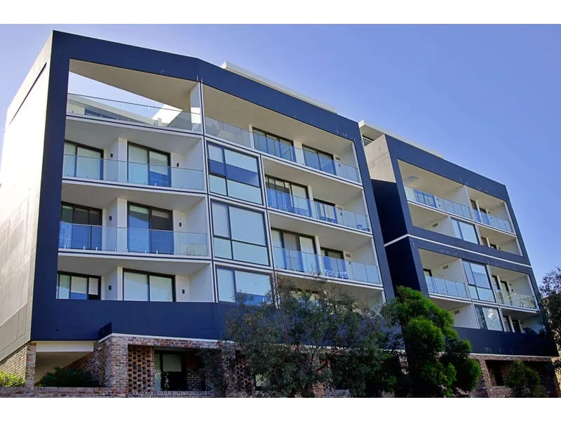 Penthouse level 2 bedder split apartment