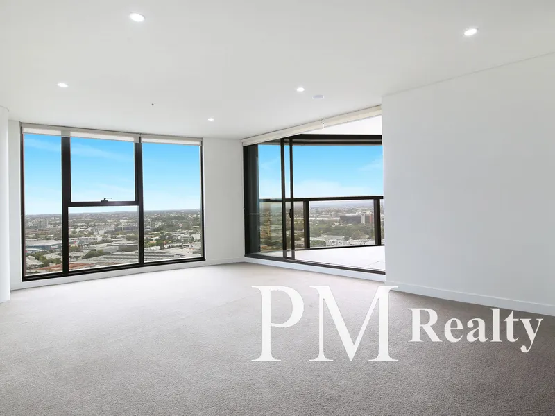 Modern & Spacious Three Bedroom Apartment with City Outlook