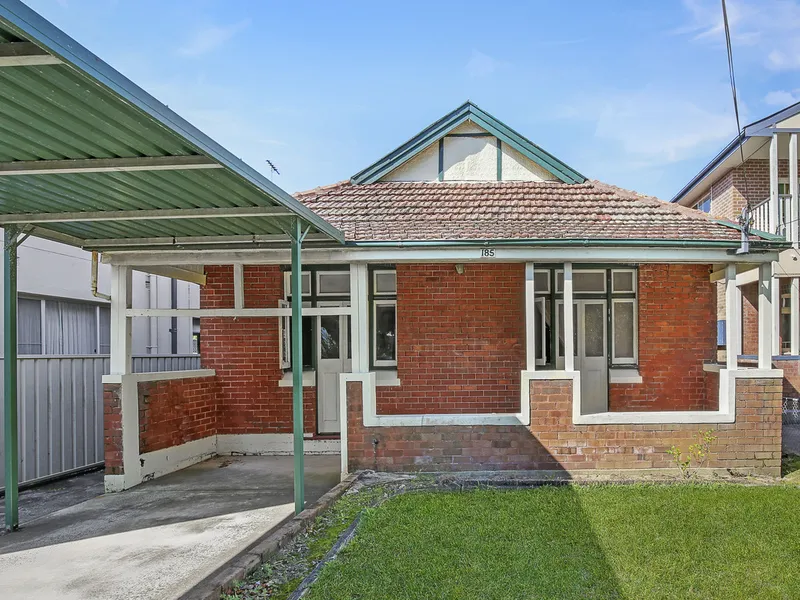 Grand double-fronted Federation home in a dream parkview location