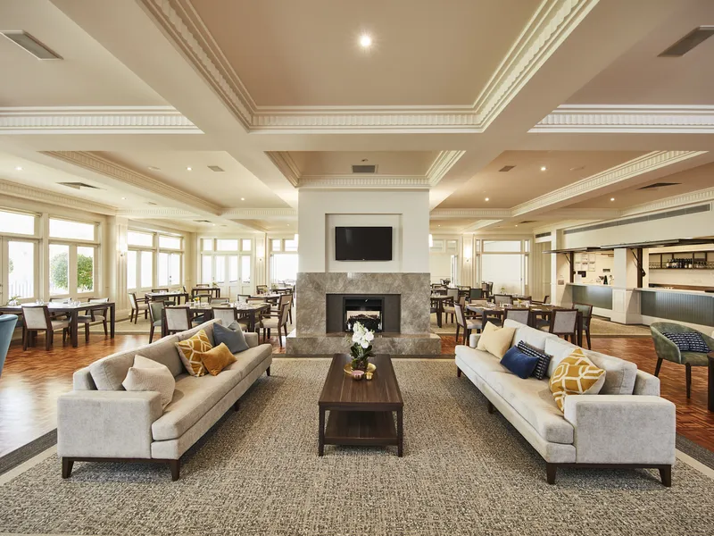 Beautifully appointed apartment close to amenities