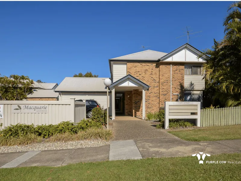 Within a one minute, walk to public transport, Booval Fair Shopping Complex, schools, cafes and restaurants