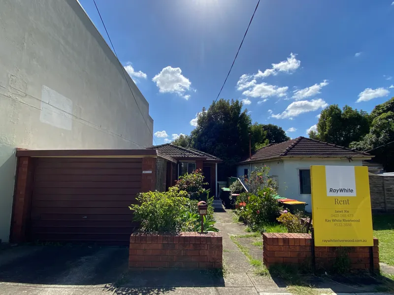 Cozy House in a Super Handy Location - Narwee Train Station