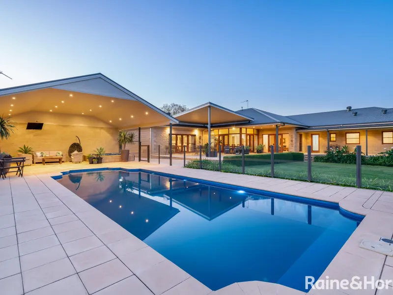 Luxurious Family Retreat with Resort Living