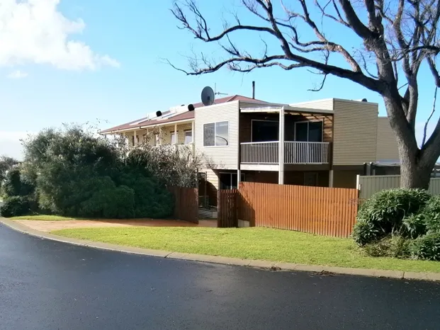 Baywatch Manor - House and Lodge!