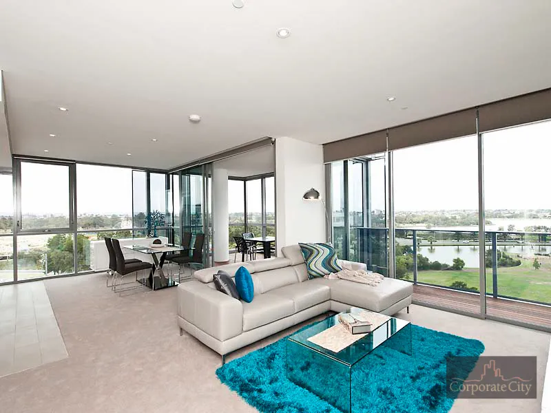 ENCLOSED ALFRESCO AREA AND SWAN RIVER VIEWS 