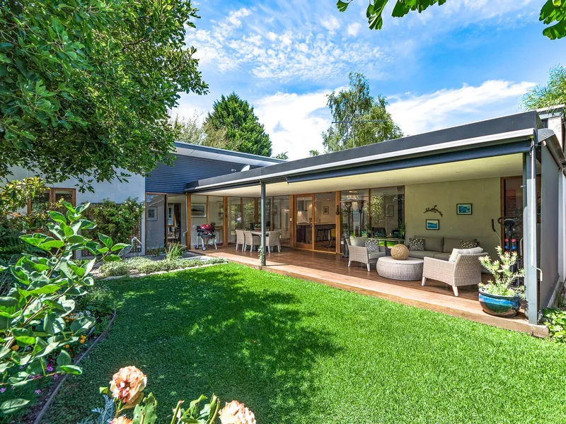 Quality Furnished Rental in the Heart of Woodside