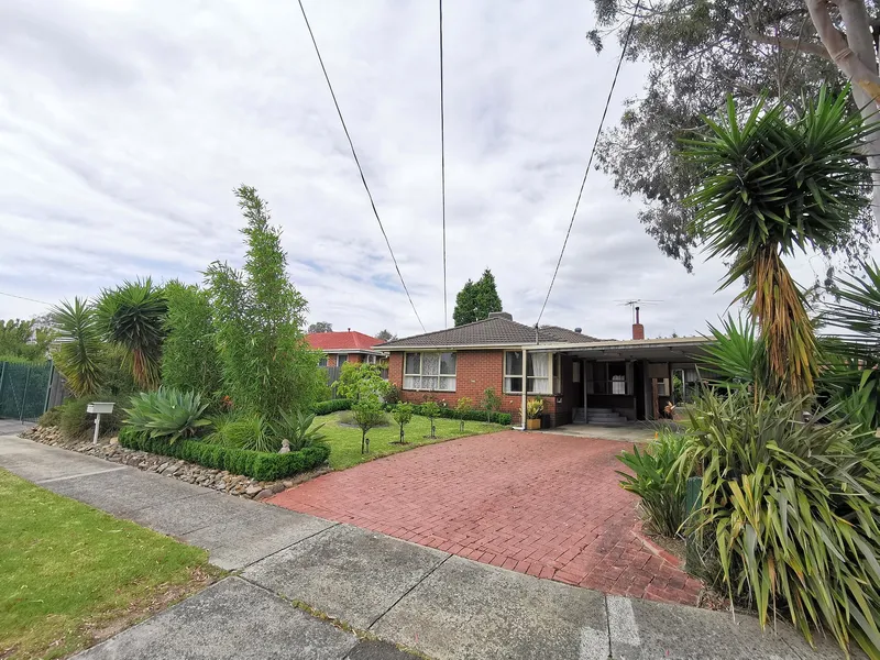 Family Home opposite parkland