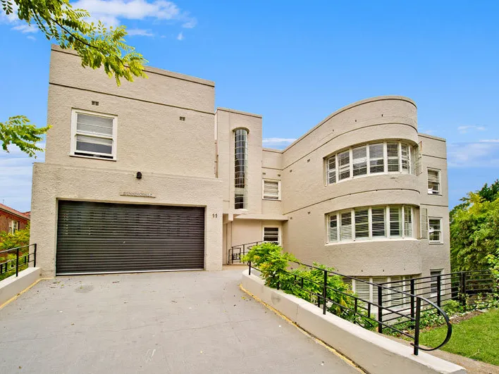 Two Bedroom Apartment In Great Location