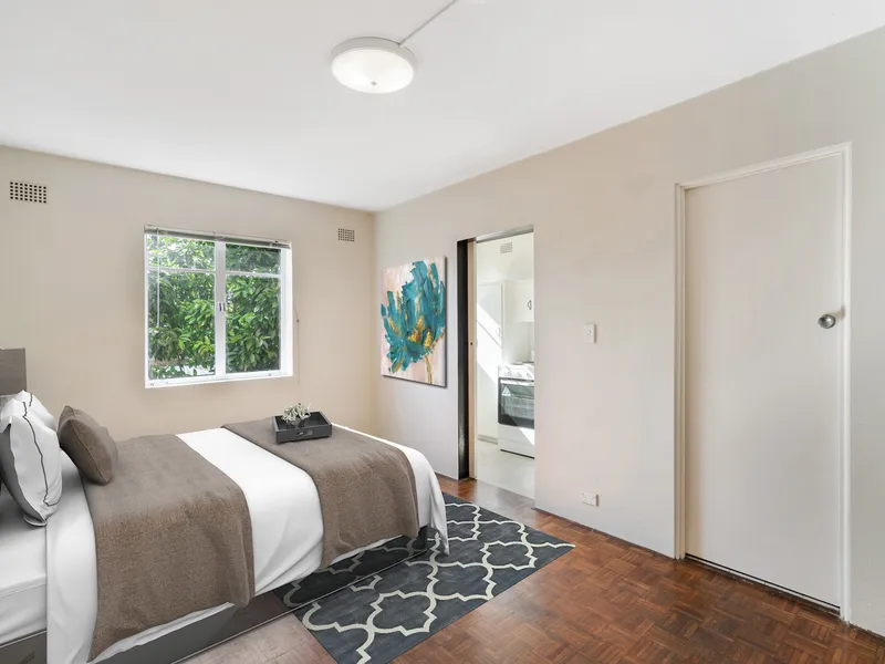 FIRST WEEKS RENT FREE