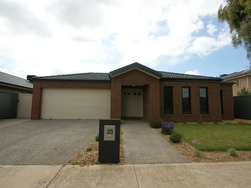 STUNNING 4 - 5 BED FAMILY HOME