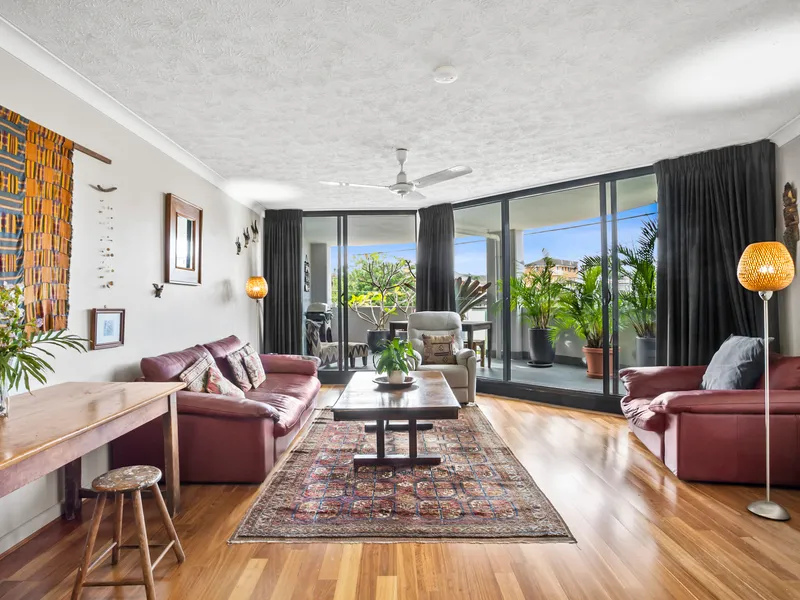 Beautiful Apartment on Waterloo