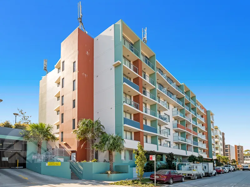 Spacious modern apartment for lease!!