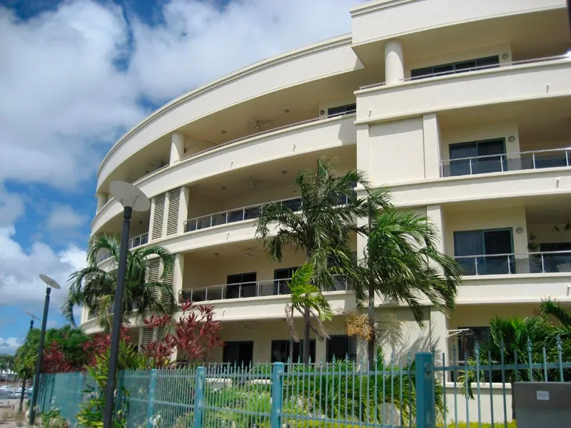 EXECUTIVE 3 BEDROOM ON THE STRAND - 7TH APRIL