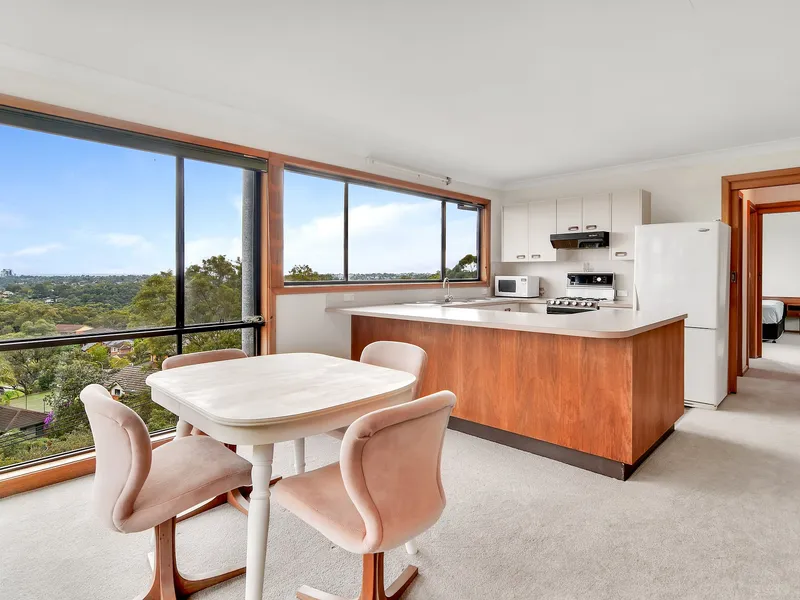 Oversized One Bedroom Flat With City Views 