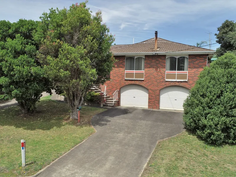 I HAVE A VIEW & A BIG BACK YARD & A 2 BAY GARAGE!